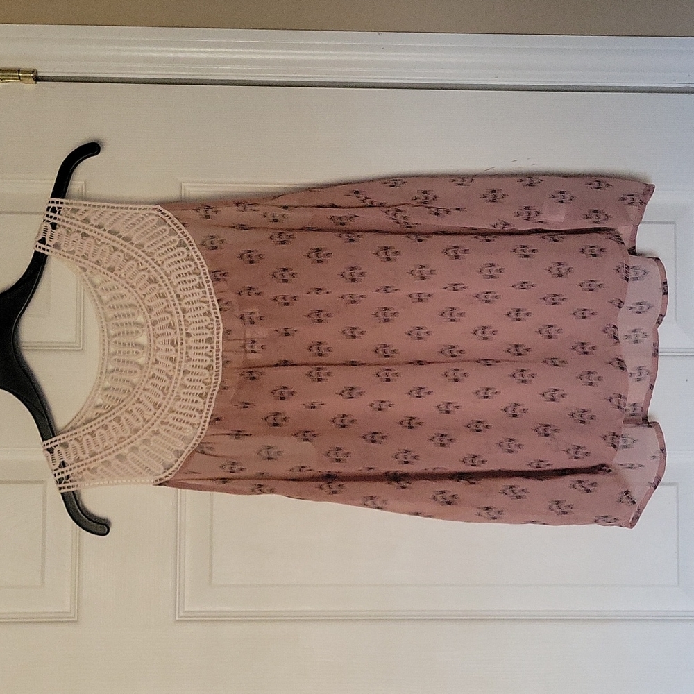 Umgee brand Dusty Rose sheer tank top. Lace neckline. Medium.